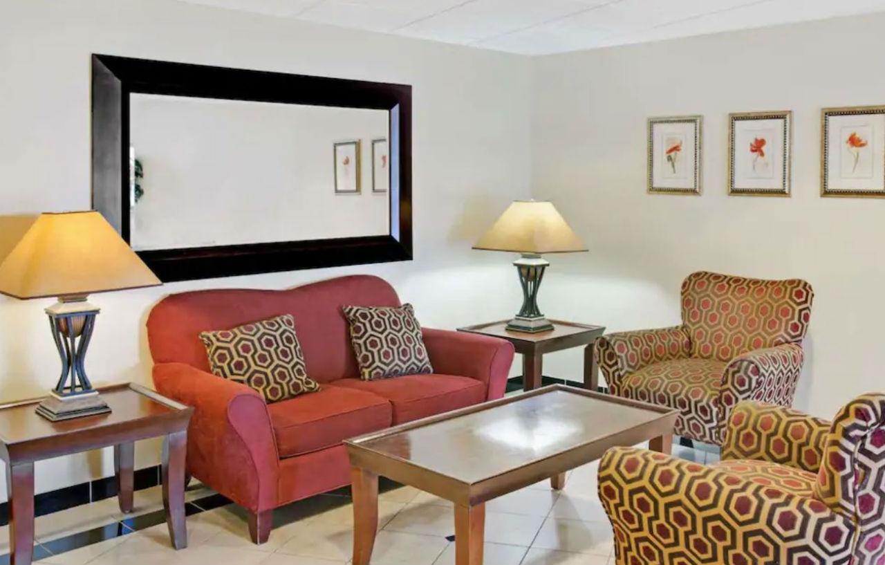 Days Inn & Suites By Wyndham Laurel Near Fort Meade Exterior foto